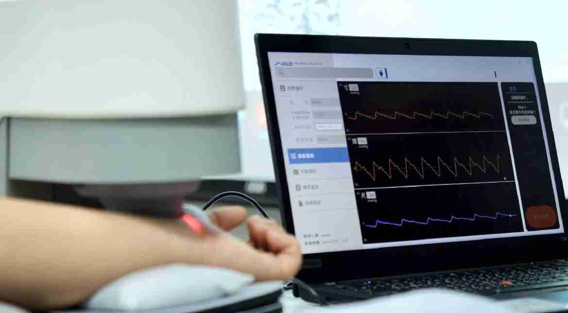 财神娱乐耘康以高解析与拟真的显示技术，，，将其应用于中医检测，，提供“中医数位化检测方案”，，使传统中医检测结果数据化与可视化