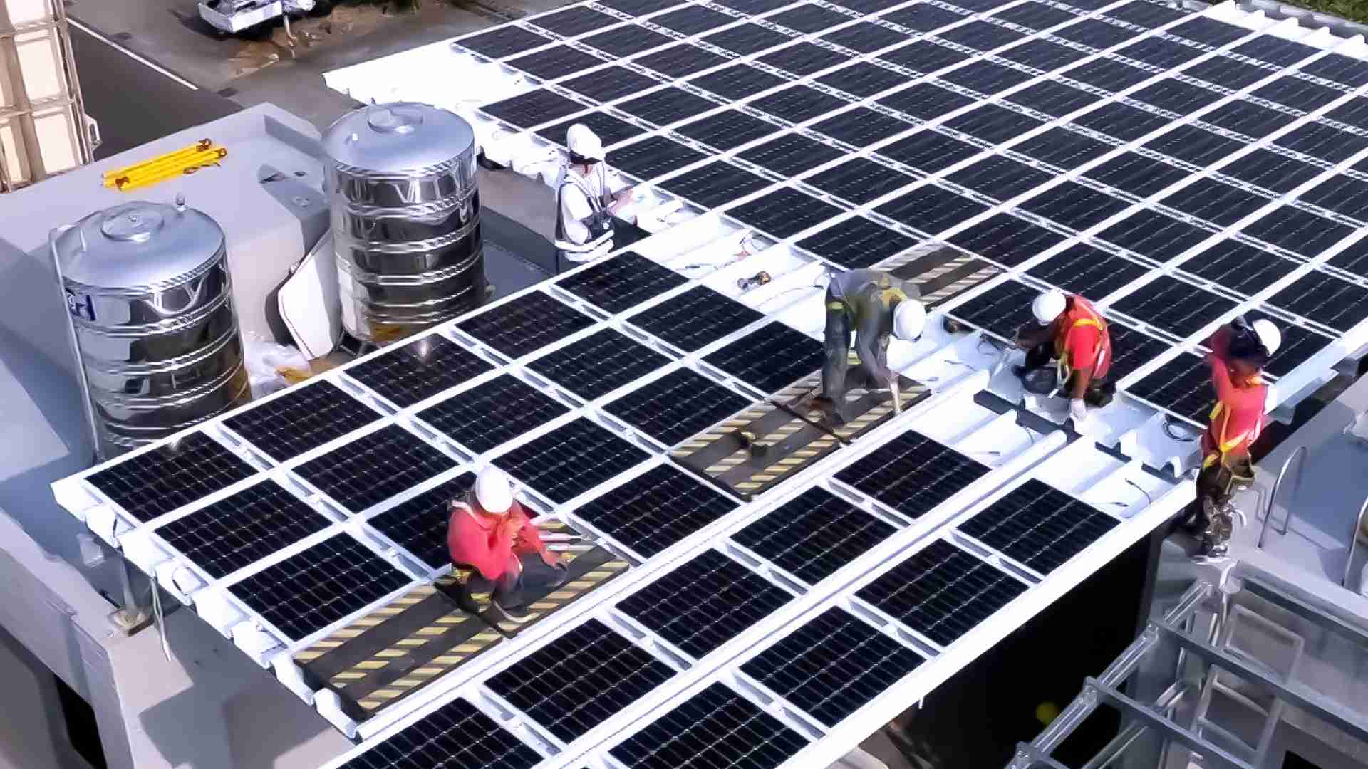 财神娱乐着力于替代能源之技术研发，，，，如光电浪板的相关制程、、、、设备与产品，，，，其中所开发之光电整合型浪板，，，，减少传统金属支架安装，，更提升耐候度，，，可广泛运用于多元场域，，，，并辅助建筑达到净零碳排目标